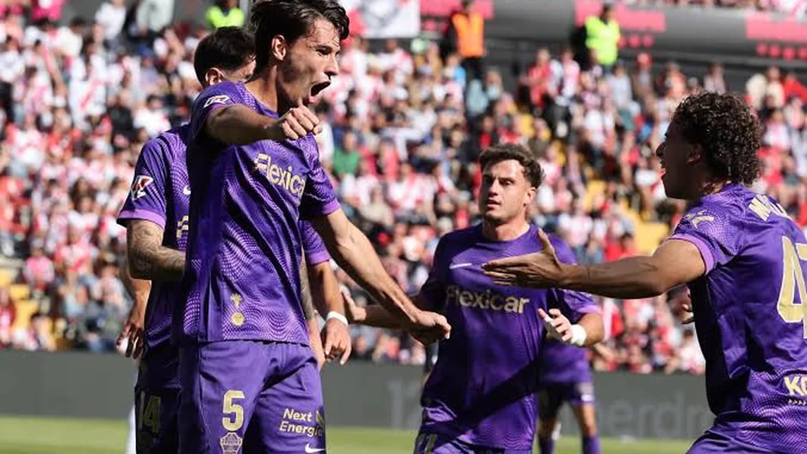 Villarreal Bikin Valencia Tertunduk, Elche Malah Pesta Gol Lawan Rayo Vallecano!