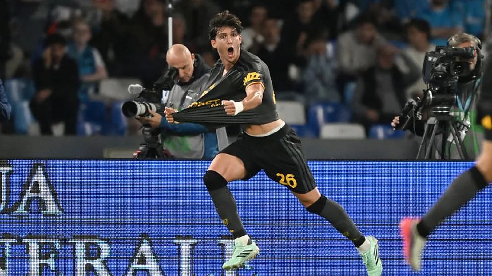 NAPOLI DAN ROMA BERMAIN IMBANG 3-3, BALERDI GAGALKAN KEMENANGAN TUAN RUMAH