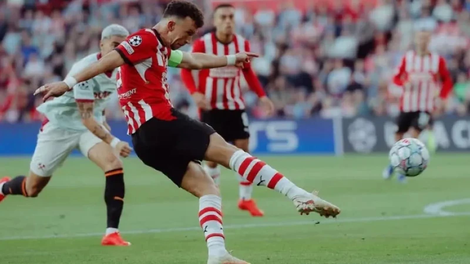 PSV dan Feyenoord Berbagi Poin, Duel Sengit di Eindhoven Berakhir 1-1