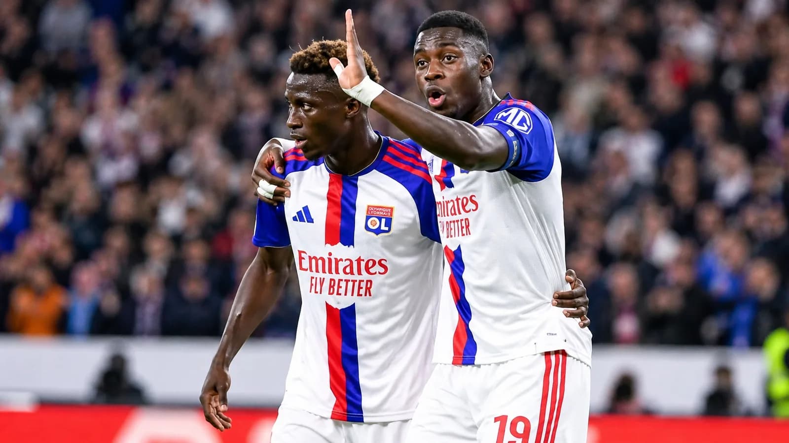 Lyon Pimpin Klasemen, PSG Mengincar Posisi Teratas di Parc des Princes