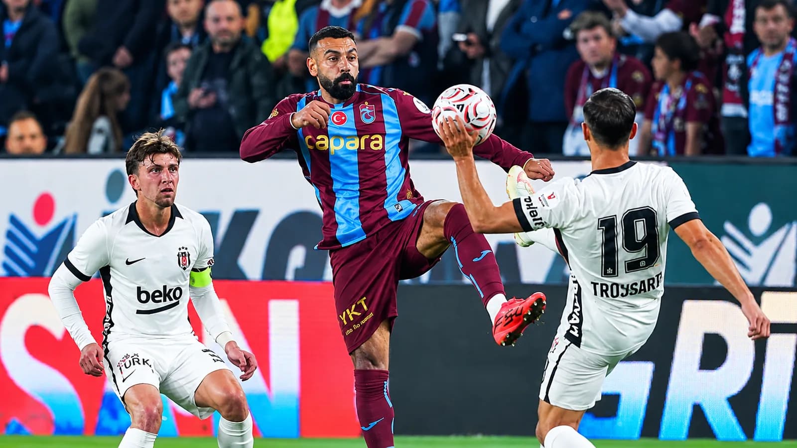Trabzonspor Menang Dramatis 4-3, Beşiktaş Ikut Amankan Tiga Poin