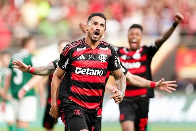 Palmeiras Pangkas Jarak Dengan Flamengo! Fluminense Mengamuk, Savarino Cetak Hattrick