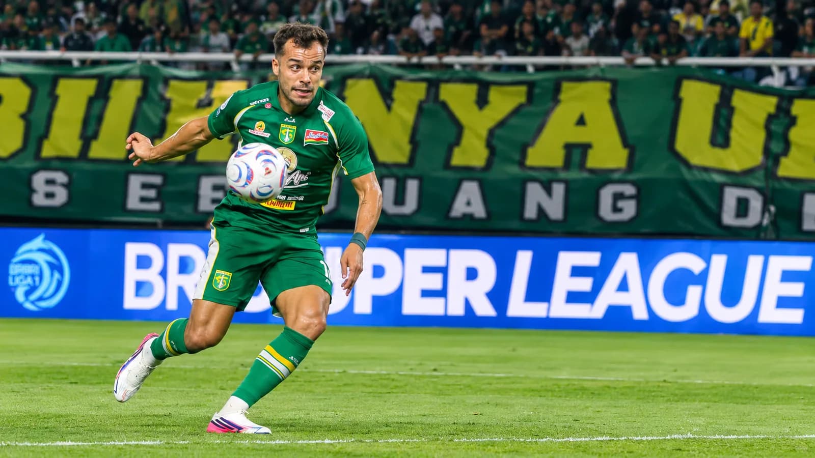Persebaya dan PSS Berbagi Empat Gol, Kedua Tim Gagal Raih Kemenangan