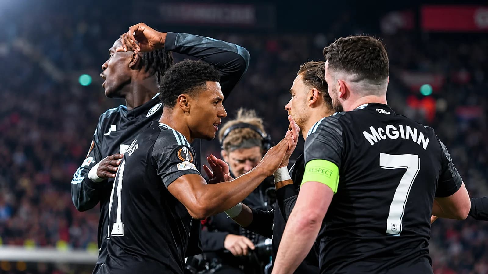 Aston Villa Ingin Melanjutkan Performa Eropa, Viking Datang Tanpa Beban Besar